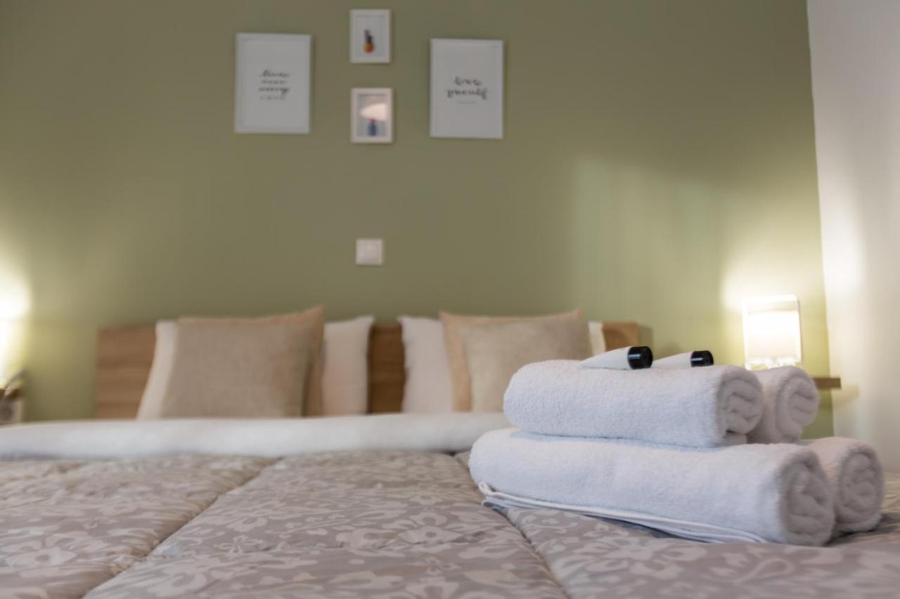 Nathaniel Athens Airport Apartment