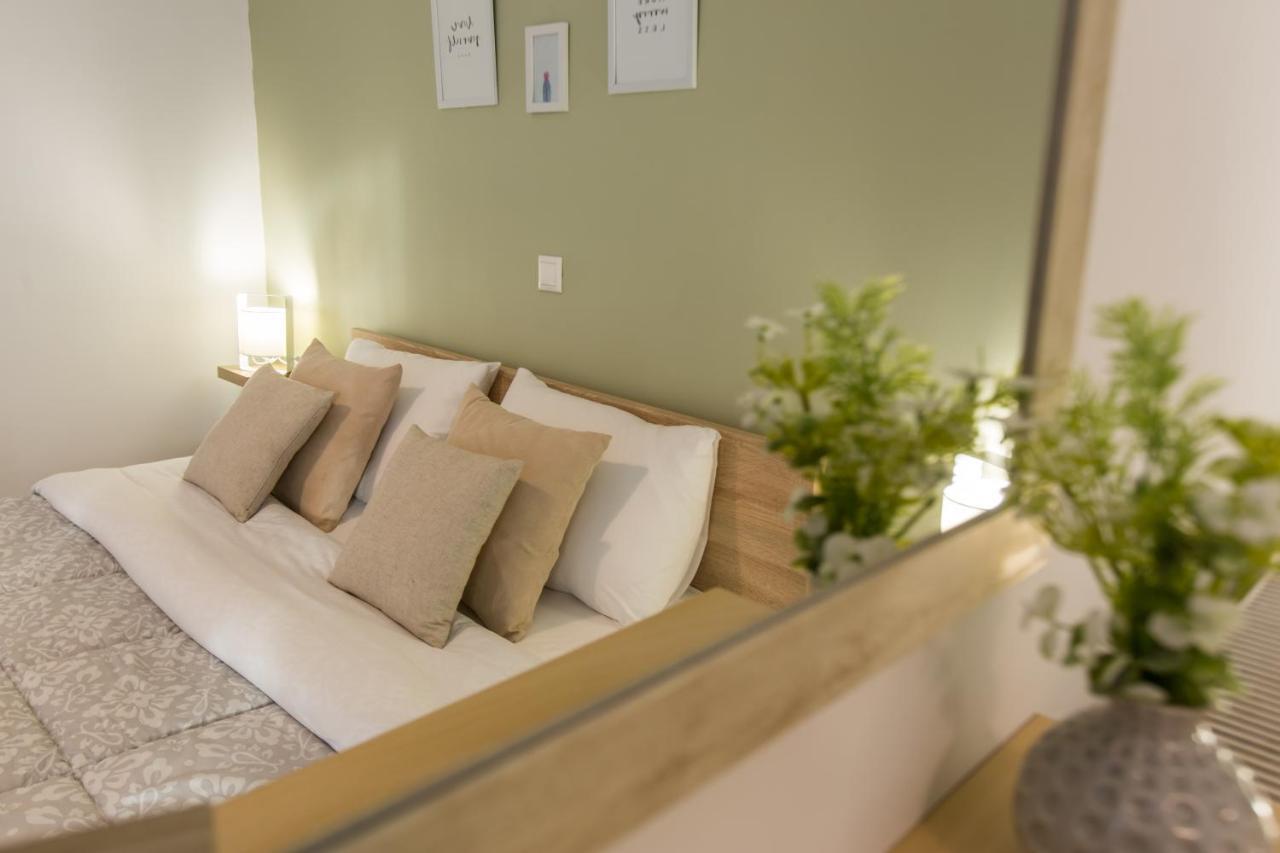 Nathaniel Athens Airport Apartment